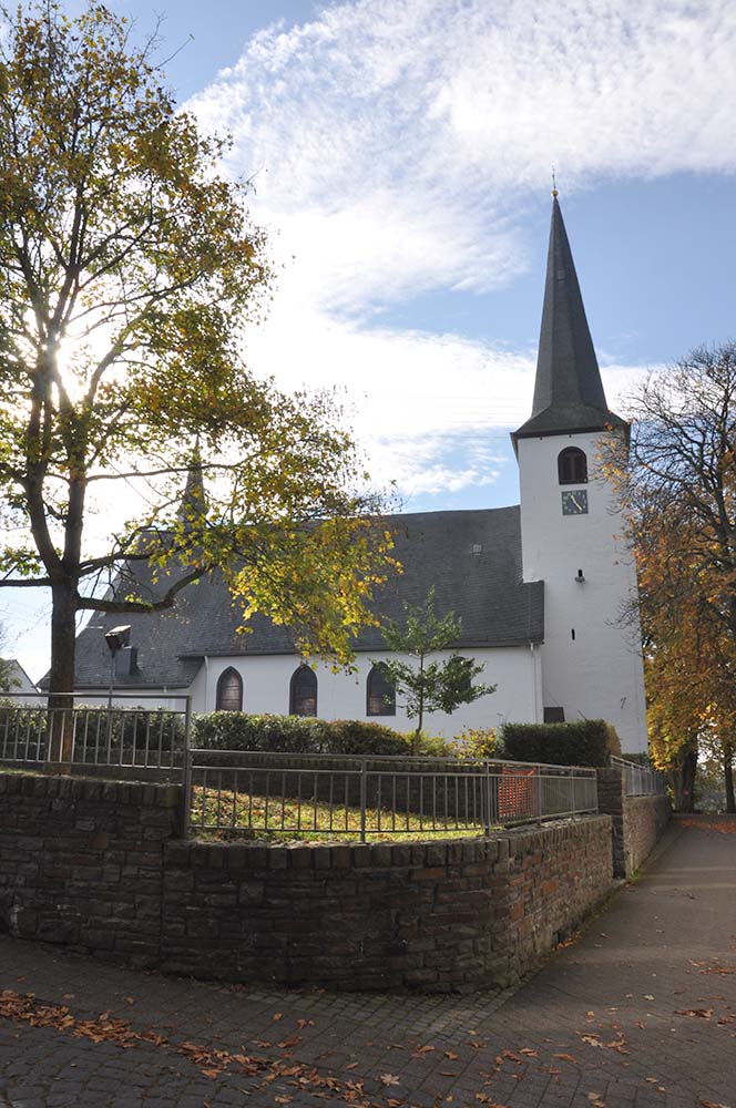 Alflen. Pfarrkirche St Johannes der Täufer