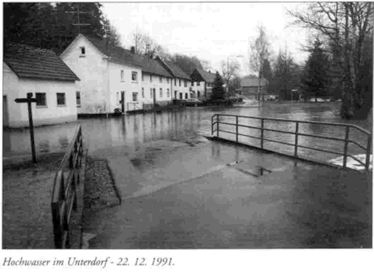 Almersbach. Hochwasser im Unterdorf, 22.12.1991