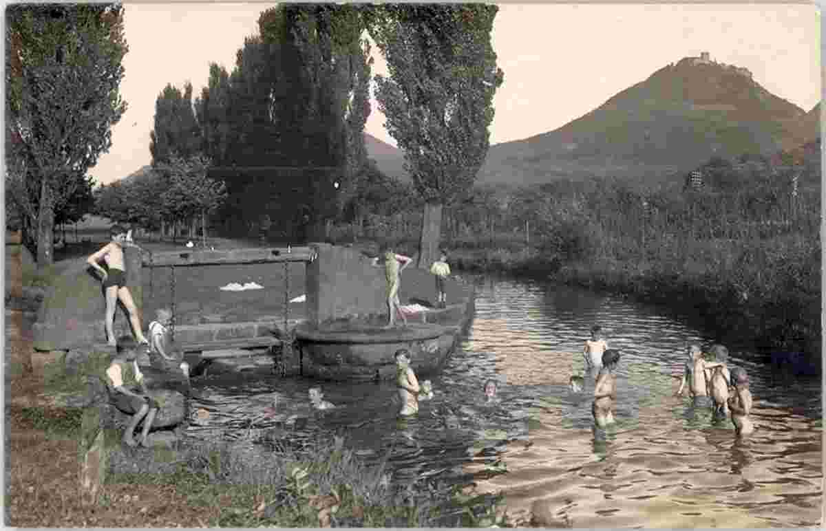 Altenbamberg. Sommer, badende Kinder im Fluss