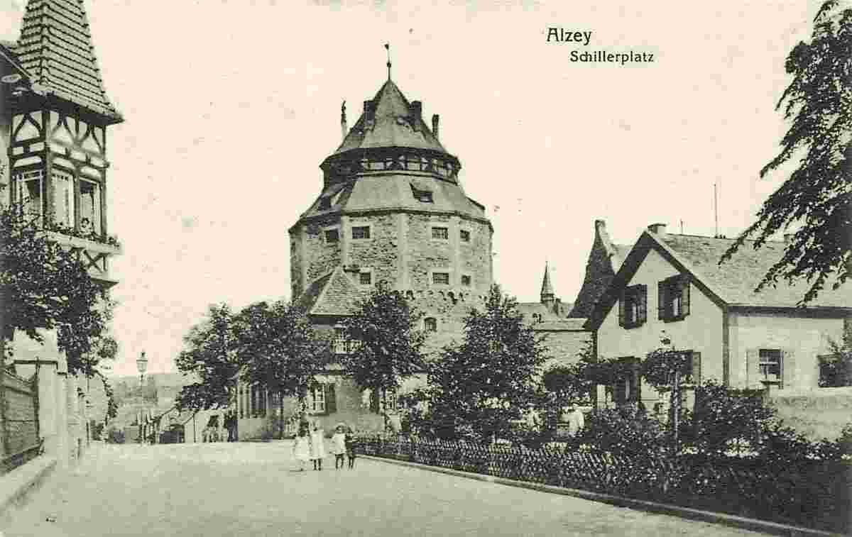 Alzey. Schillerplatz