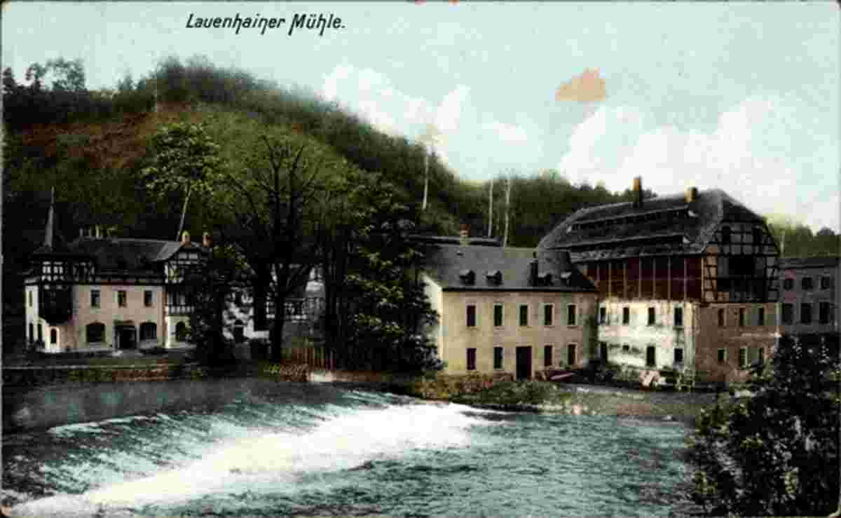 Altmittweida. Lauenhainer Mühle, Ort mit Häusern, kleiner Wasserfall, Wehr