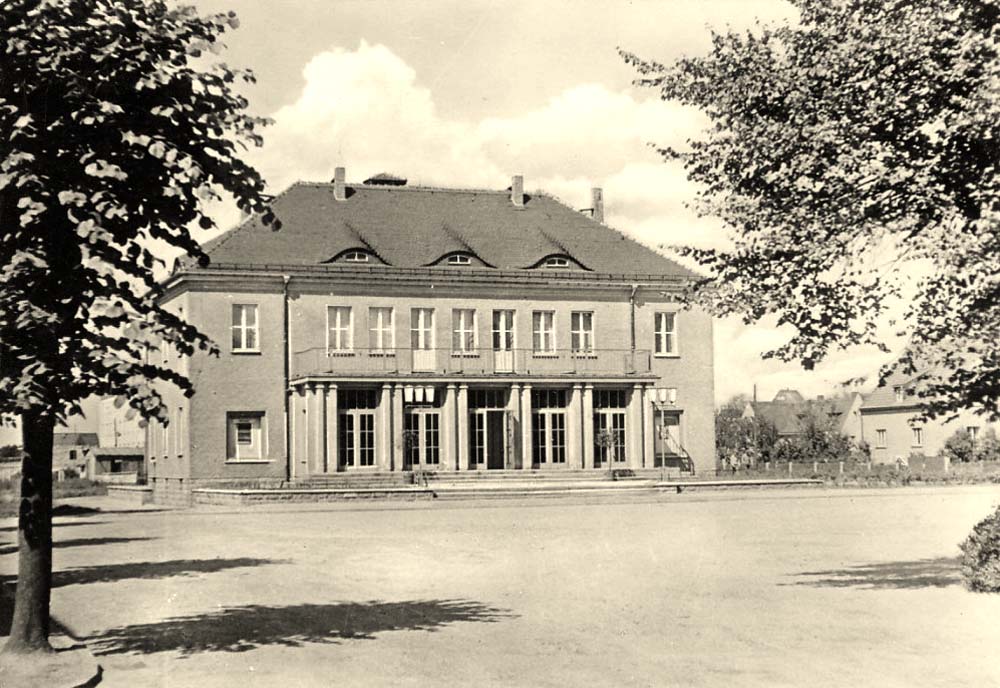 Arnsdorf. Lichtspieltheater