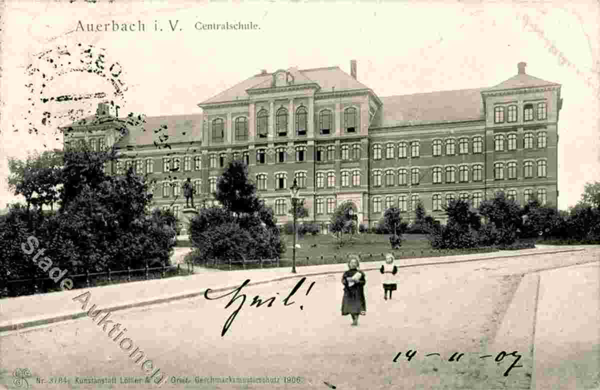 Auerbach. Zentralschule mit Bismarck Denkmal