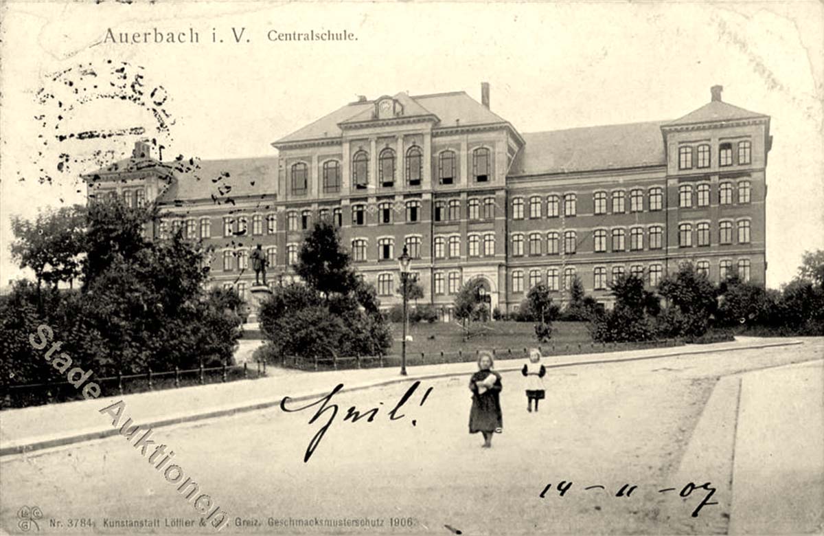 Auerbach (Vogtl). Zentralschule mit Bismarck Denkmal, 1907