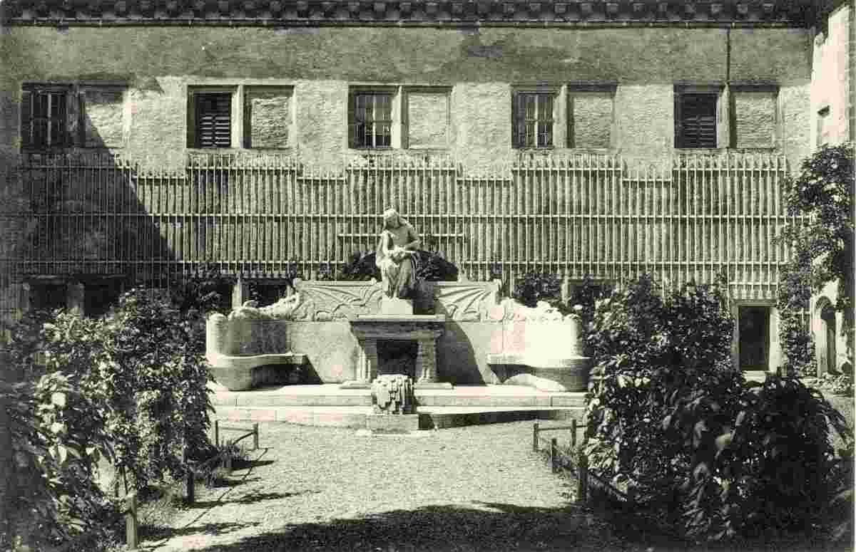 Augustusburg. Märchenbrunnen im Schloß