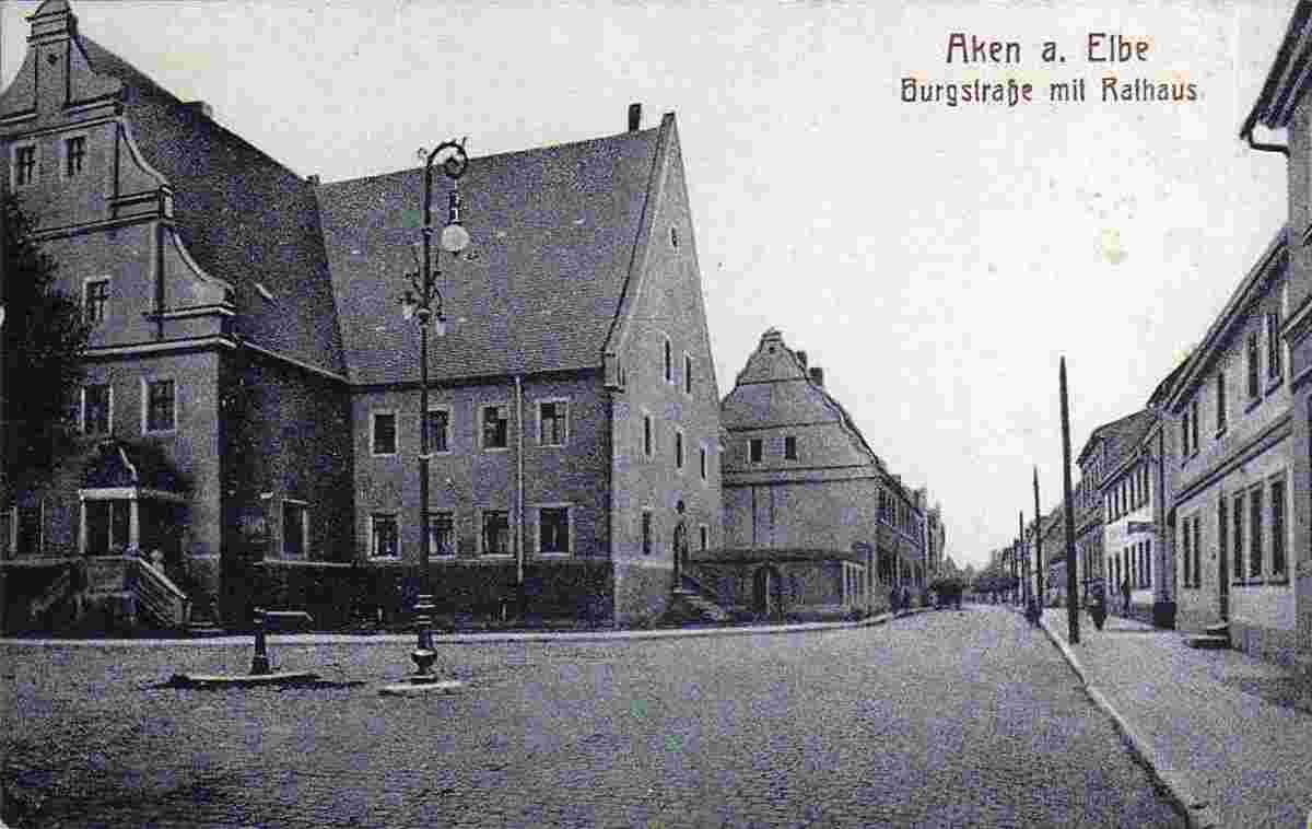 Aken. Burgstraße mit Rathaus, um 1920