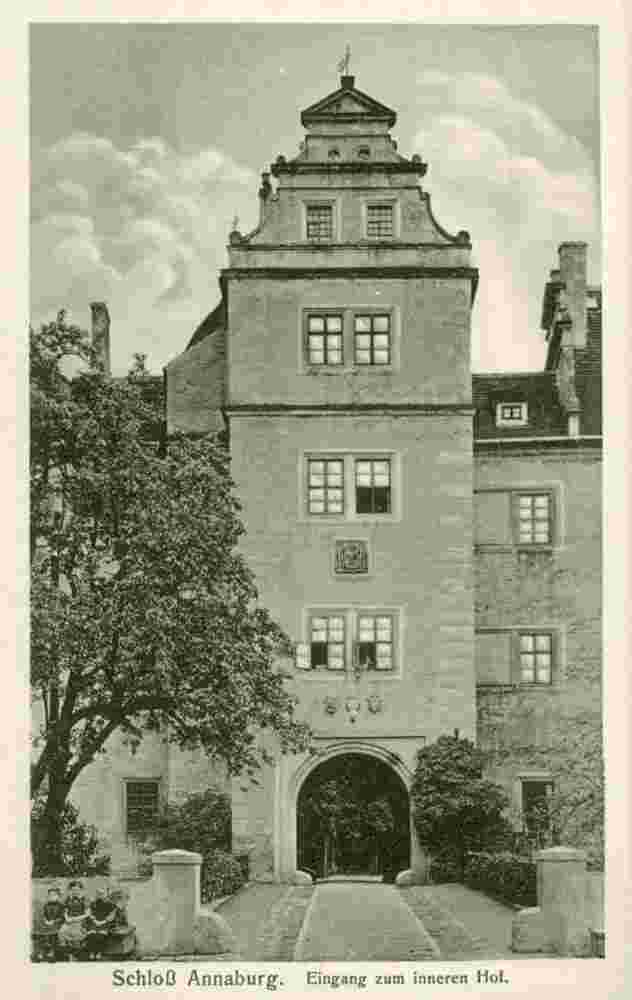 Schloß Annaburg, Eingang zum inneren Hof, 1922