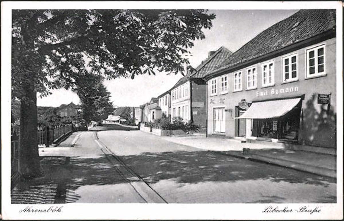 Ahrensbök. Lübecker-Strasse mit Geschäften