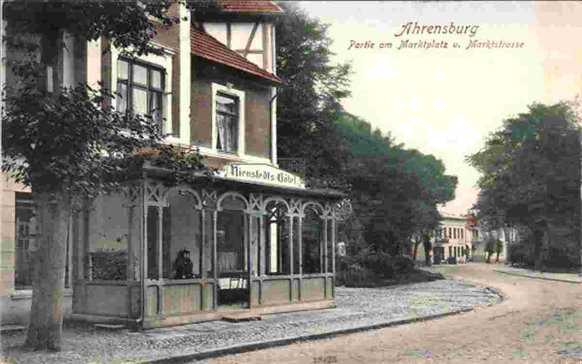 Ahrensburg. Nienstedt's Hotel am Marktplatz, dann - Marktstraße