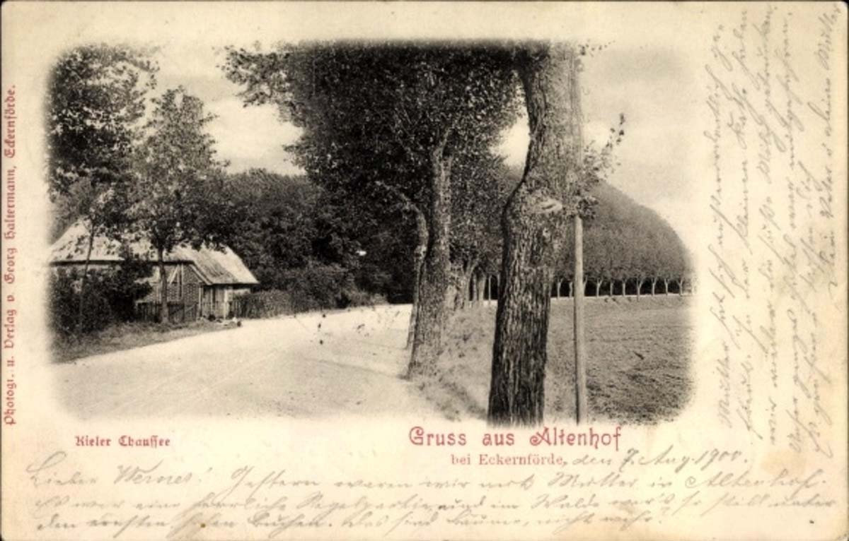 Altenhof (bei Eckernförde). Kieler Chaussee, Bauernhaus am Straßenrand, 1900