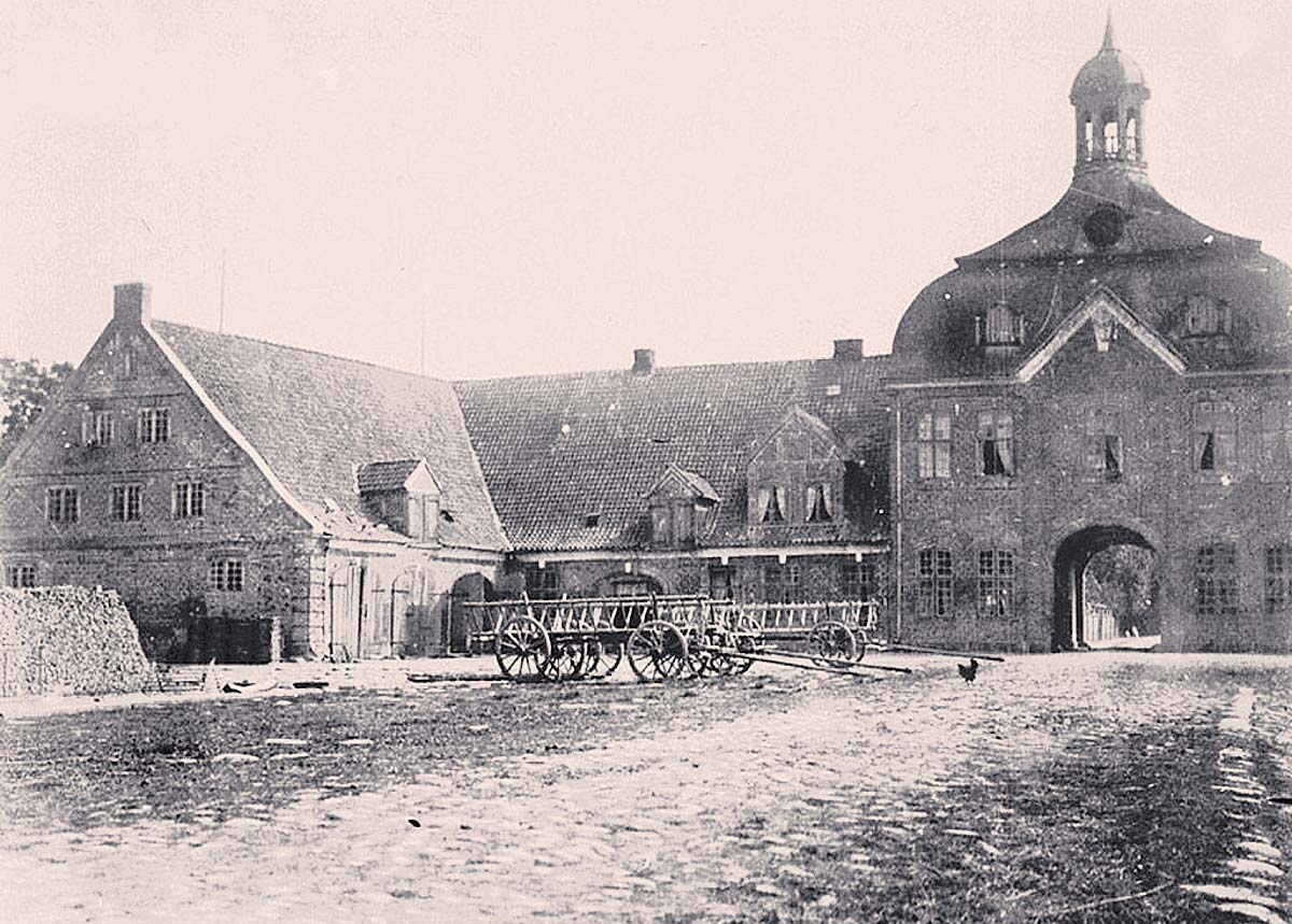 Altenkrempe. Blick zum Gut Hasselburg, 1900