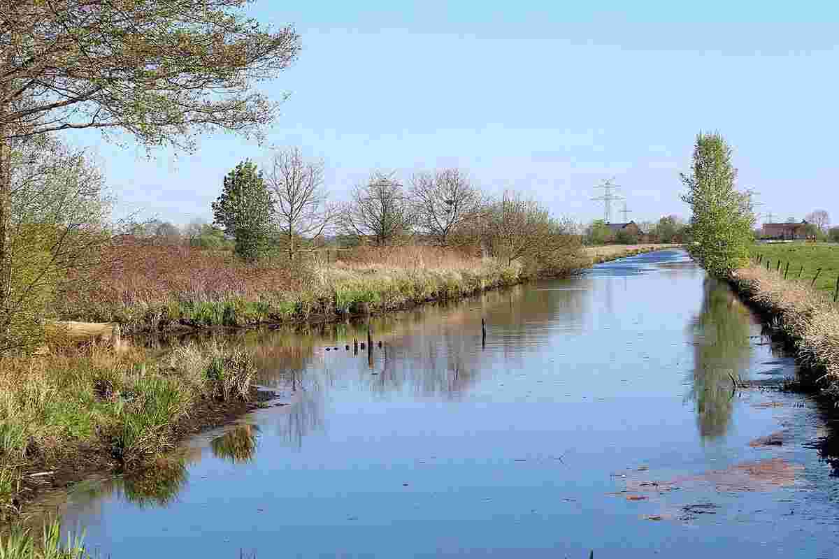 Hauptkanal im Landschaftsschutzgebiet von Altenmoor