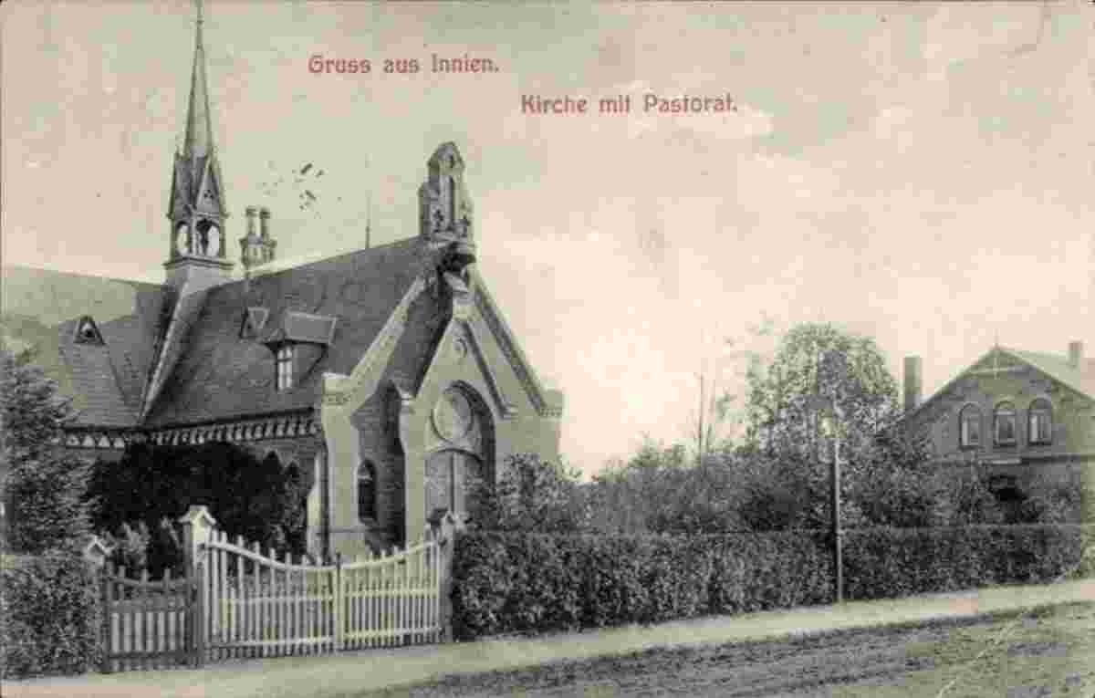 Aukrug. Innien - Kirche mit Pastorat