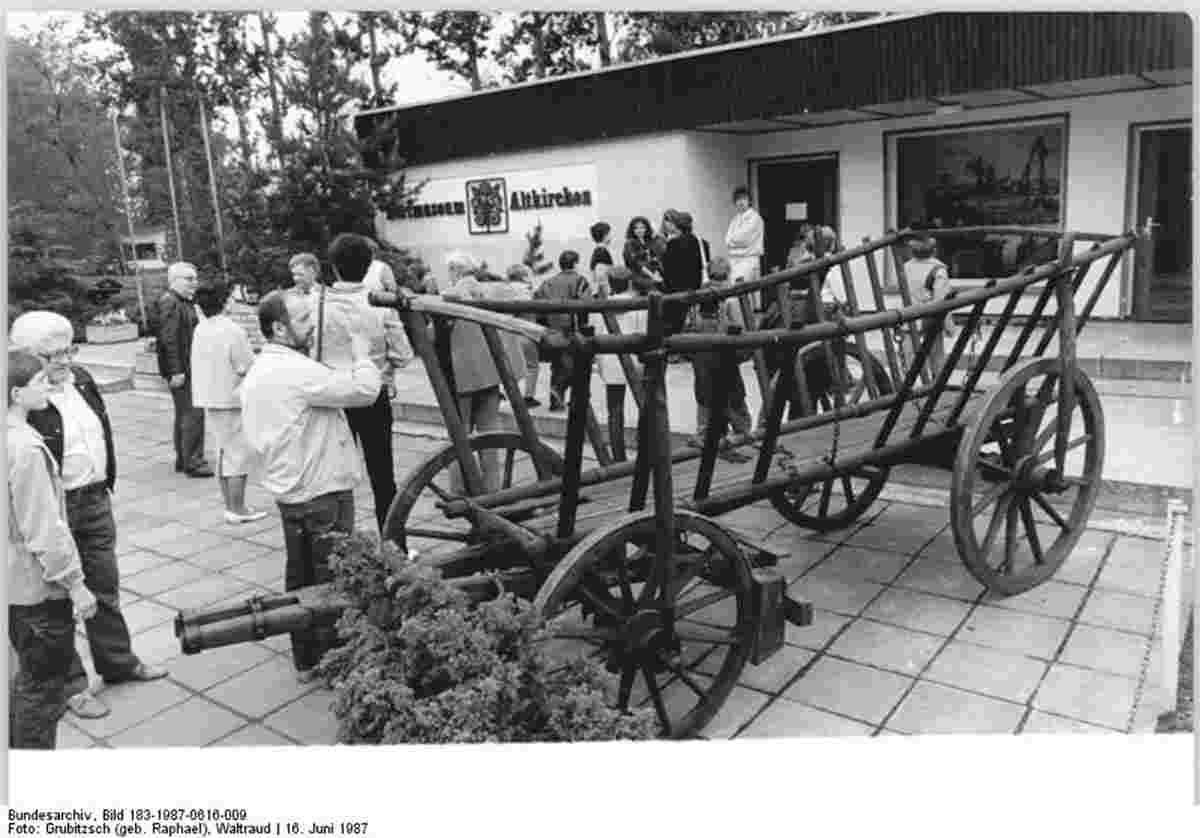 Altkirchen. Blick auf das Dorfmuseum, 1987