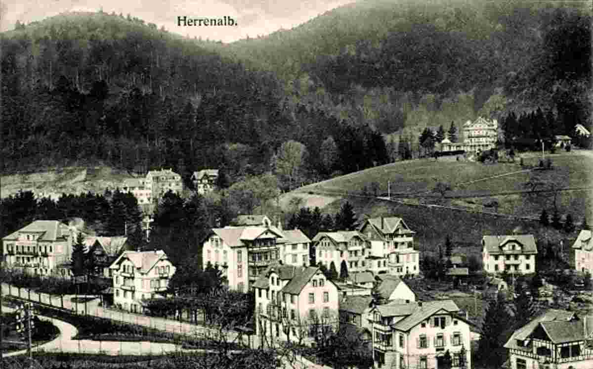 Bad Herrenalb. Panorama von Dorf und Berge