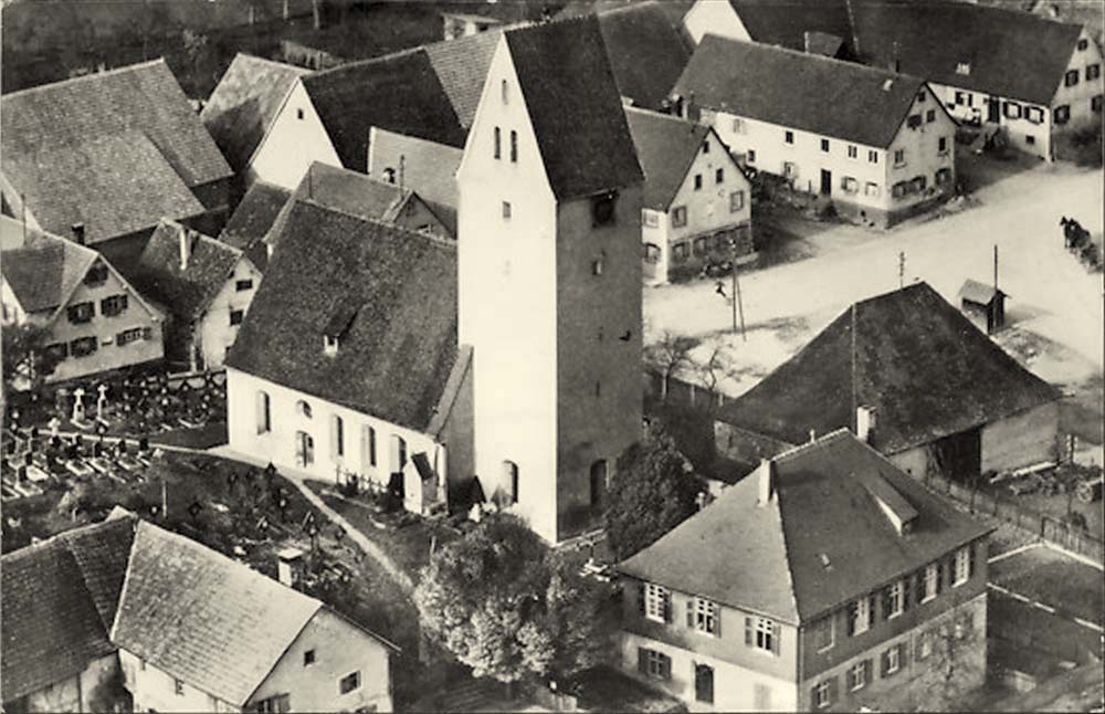 Ballendorf. Panorama von Kirche und Friedhof