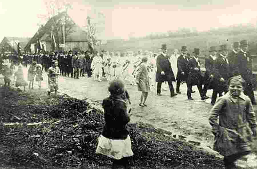 Bartholomä. Festzug durchs Dorf, 1920