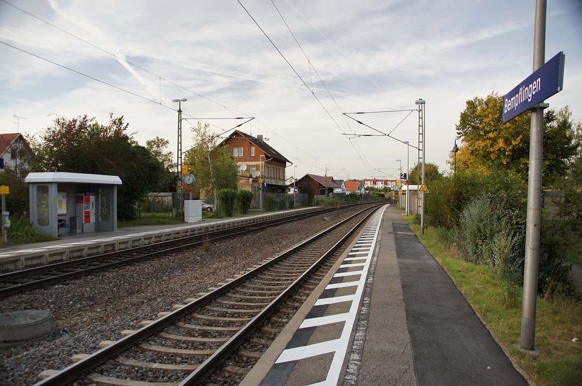 Bempflingen. Bahnhof