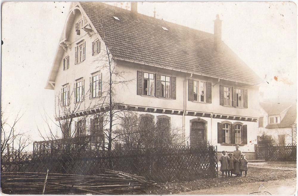 Bitz. Einzel Wohnhaus mit Bewohner, 1913