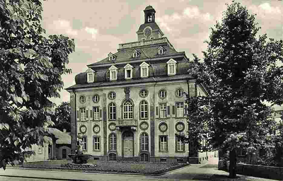 Bruchsal. Amtsgericht mit Amalienbrunnen