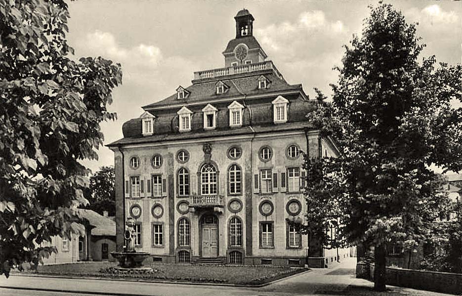 Bruchsal. Amtsgericht mit Amalienbrunnen