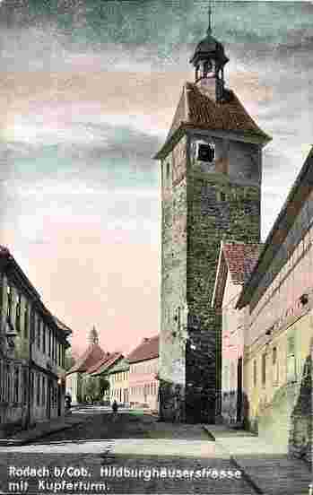 Bad Rodach. Hildburghäuserstraße mit Kupferturm