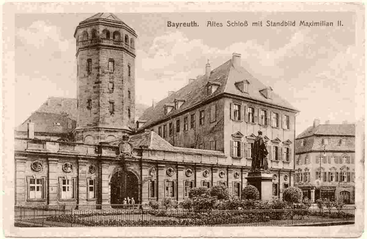 Bayreuth. Altes Schloß mit Standbild Maximilian II