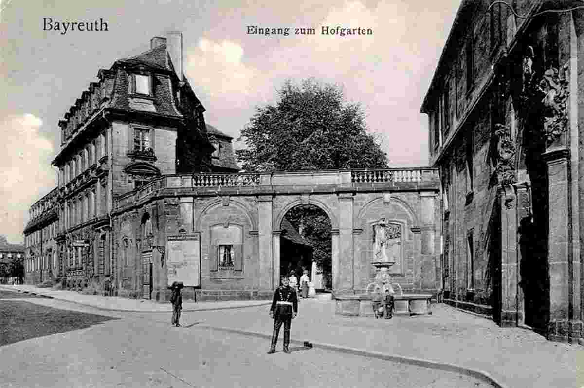 Bayreuth. Eingang zum Hofgarten