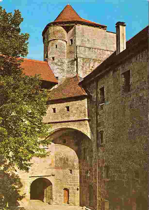 Burghausen. Innerer Burghof mit Bergfried