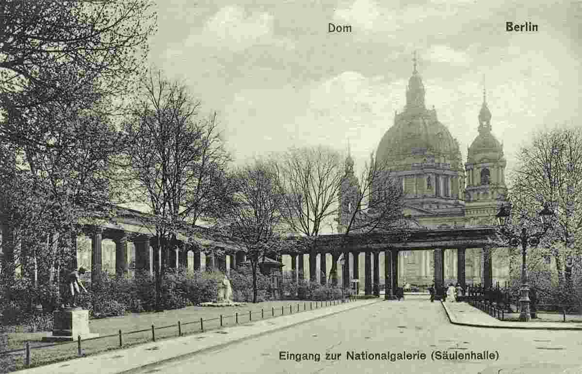 Berlin. Dom. Eingang zur Nationalgalerie (Säulenhalle), 1913