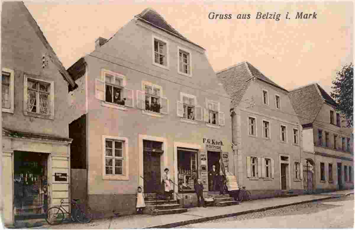 Bad Belzig. Blick auf Straße mit Wohnhäuser