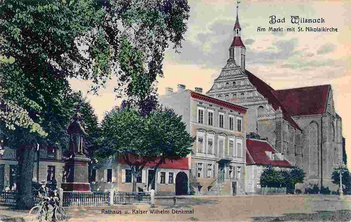 Bad Wilsnack. Markt mit St Nikolai Kirche, Rathaus und Kaiser Wilhelm Denkmal