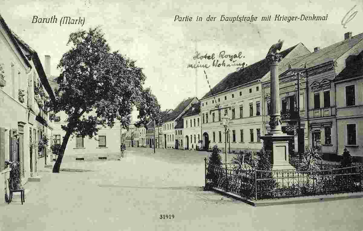 Baruth. Hauptstraße mit Kriegerdenkmal