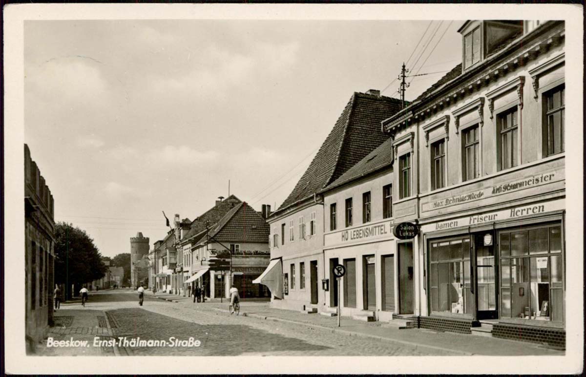 Beeskow. Ernst Thälmann Straße, HO Geschäft, 1964