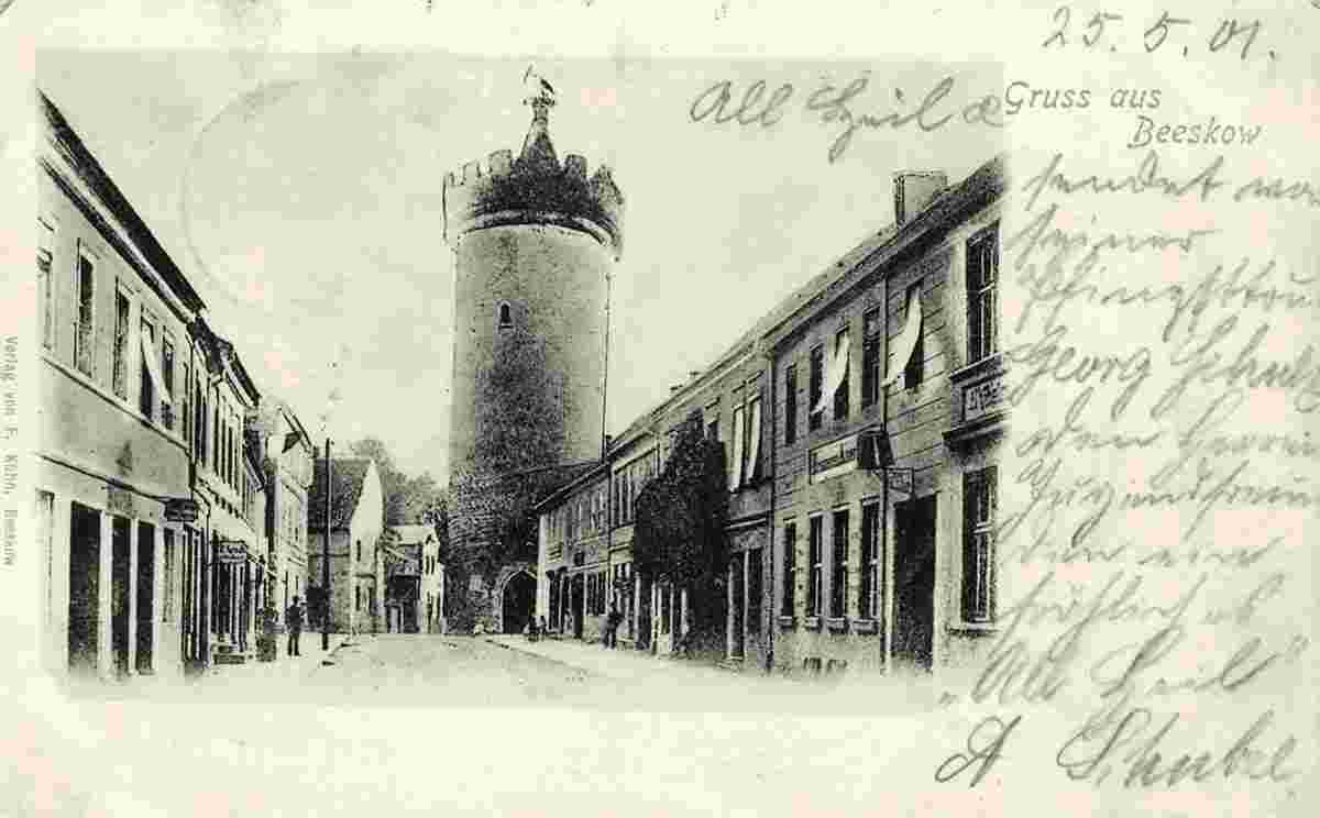 Beeskow. Straßenansicht mit Turm, 1901