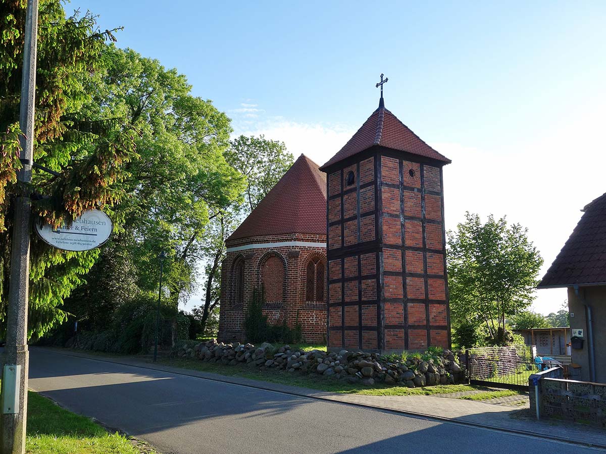 Berge (Prignitz). Neuhausen - Dorfkirche, Turm