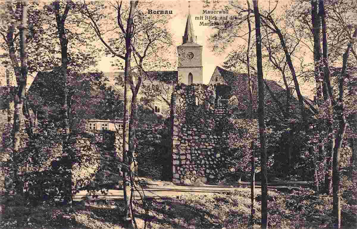 Bernau. Mauerwall mit Blick auf die Marienkirche, 1922