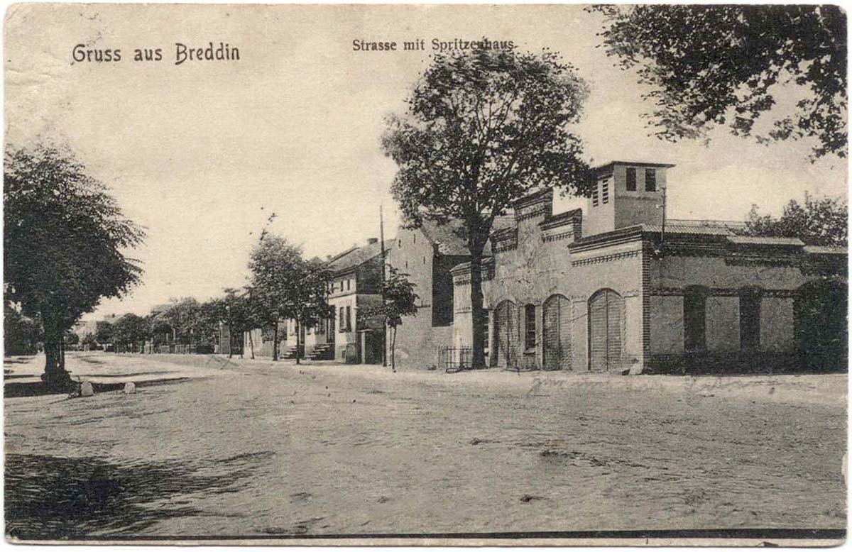Breddin. Dorfstraße mit Spritzenhaus, 1910