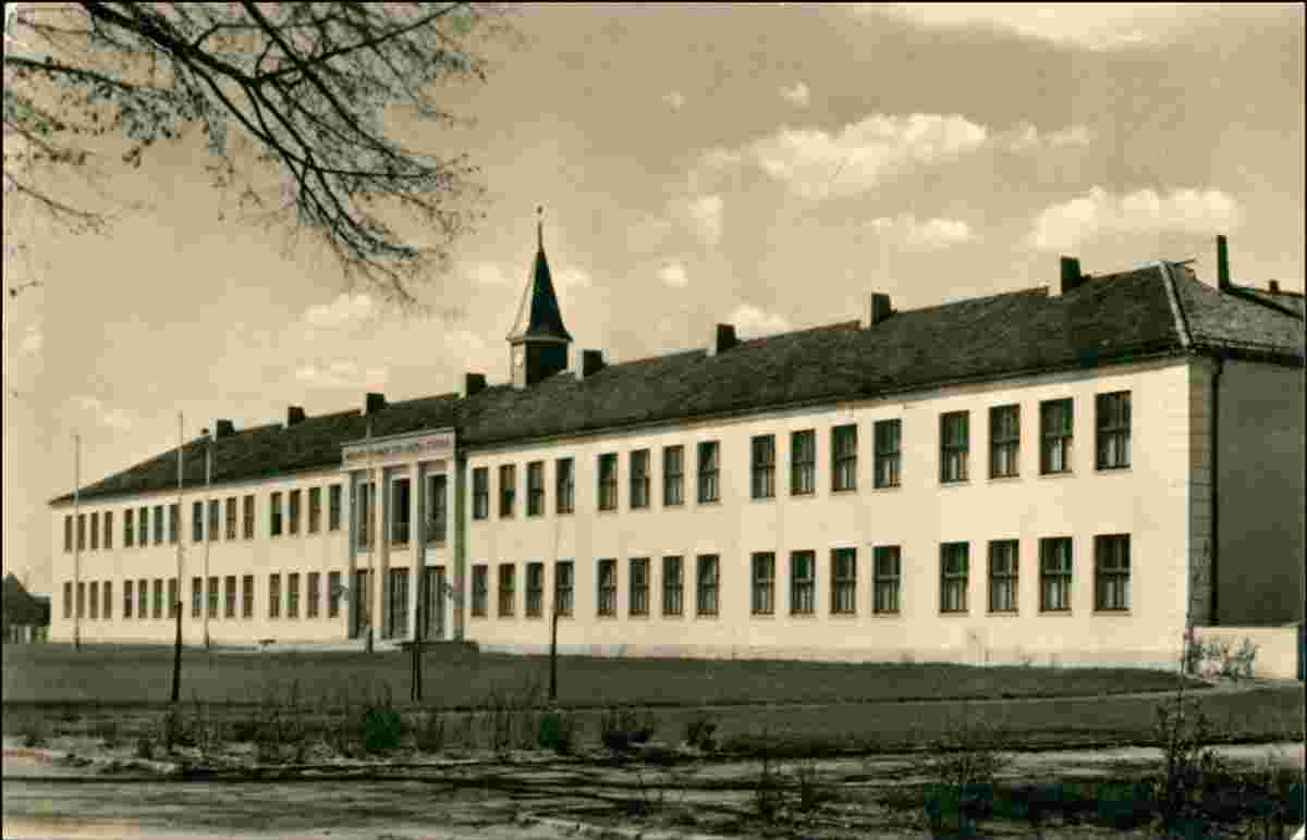 Briesen. Volksschule, 1975