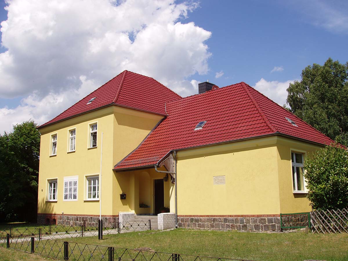 Britz (bei Eberswalde). Altes Schulgebäude mit Heimatstube
