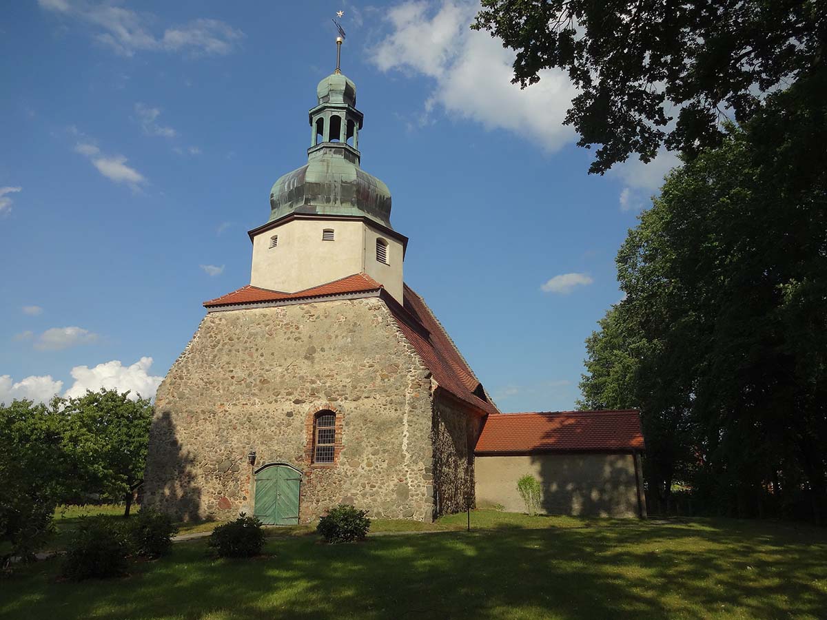 Bronkow - Dorfkirche, denkmalgeschütztes