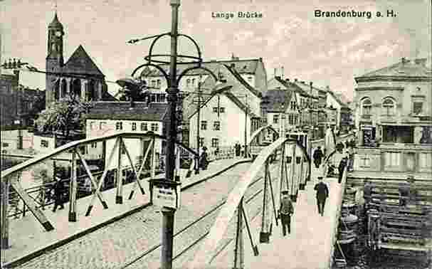 Brück. Lange Brücke mit Strassenbahn