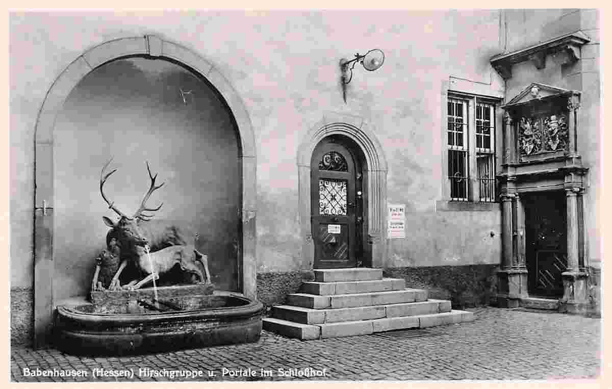 Babenhausen. Hirschgruppe und Portale im Schlosshof, 1936