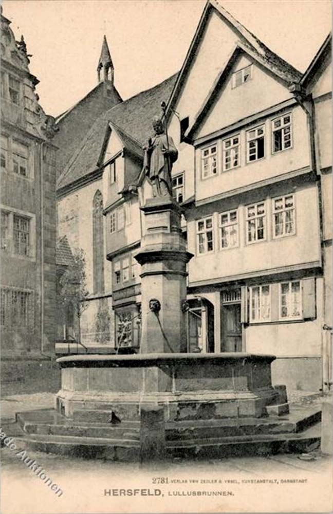 Bad Hersfeld. Lullusbrunnen bei Rathaus