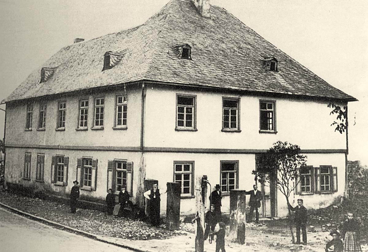 Biebertal. Alte Schule 'Roter Hof' in Rodheim von 1848-1910