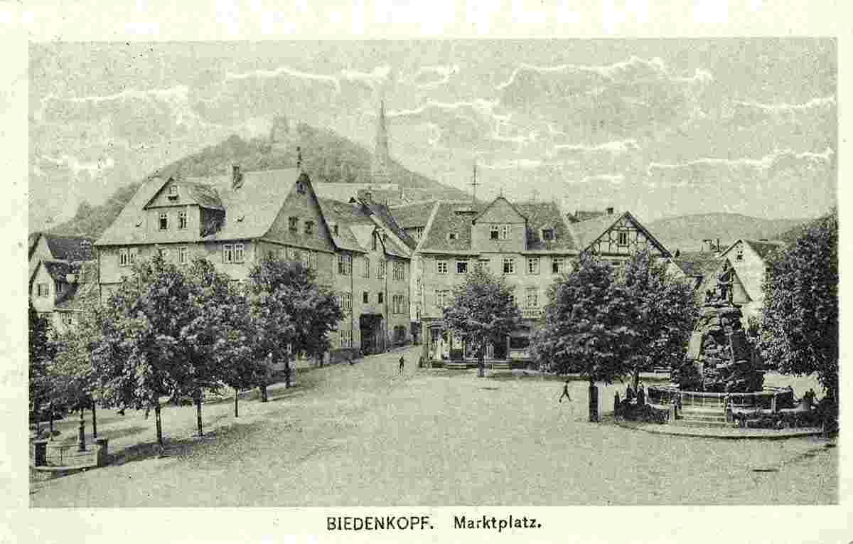 Biedenkopf. Marktplatz mit Kreis Kriegerdenkmal, 1918