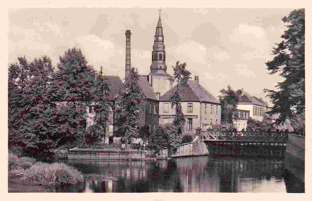 Bocholt. Blick auf St Georgs Kirche und Bocholter Aa mit Schleusenbrücke, 1950