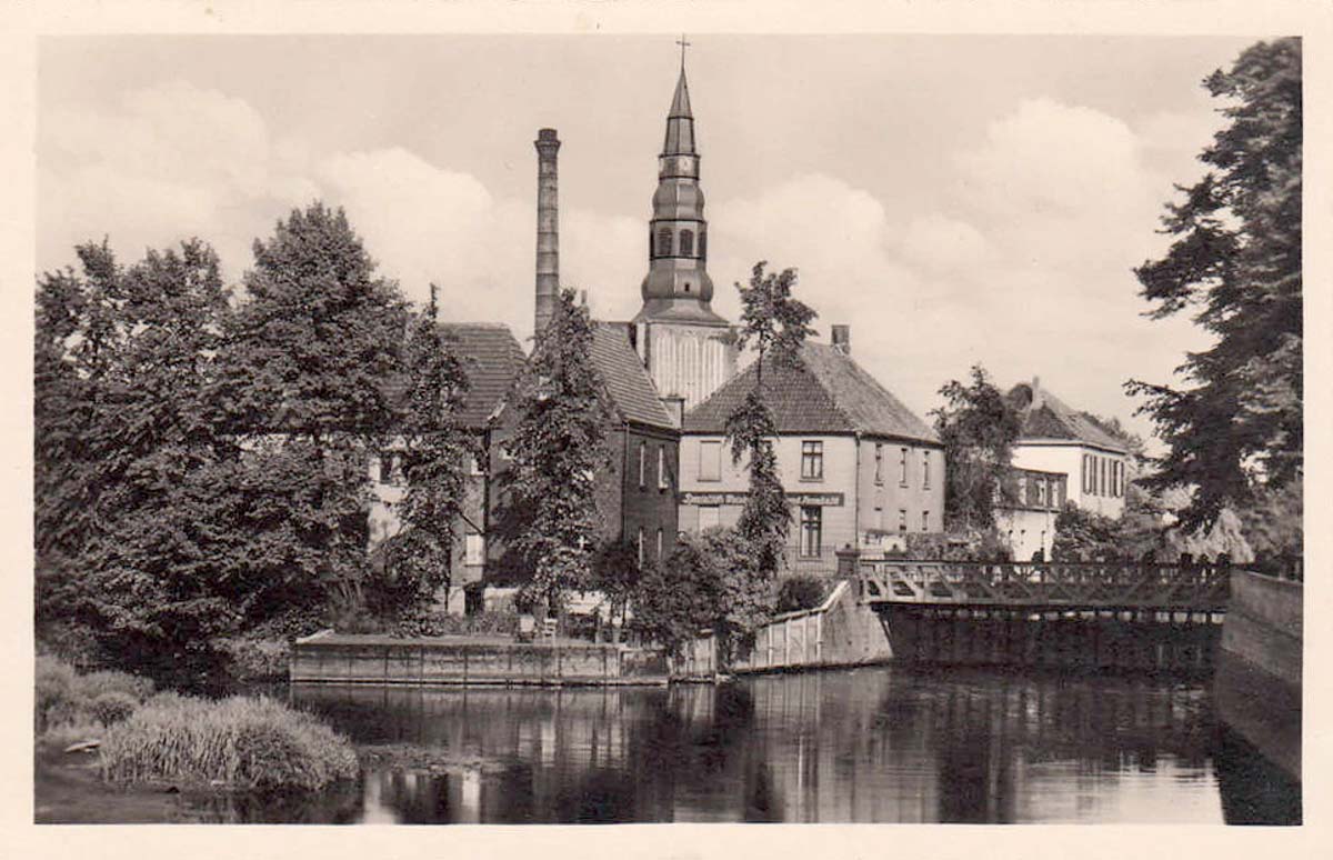 Bocholt. Blick auf St Georgs Kirche und Bocholter Aa mit Schleusenbrücke, 1950