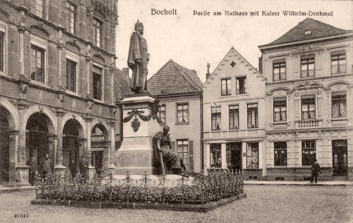 Bocholt. Rathaus mit Kaiser Wilhelm Denkmal, um 1910s