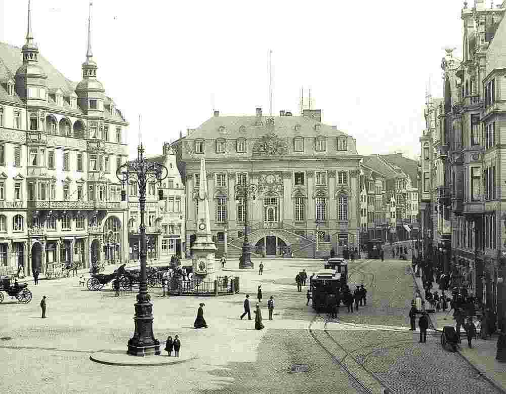 Bonn. Blick über den Marktplatz auf das alte Rathaus, 1904